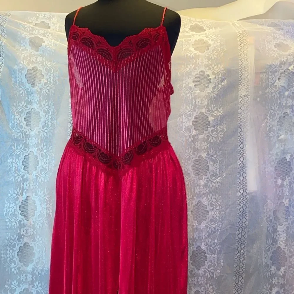 VTG, Style Vanity Elegant Red Lace Romantic Nightgown Size Appropriate ML No Tag